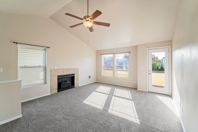 Building Photo - MOVE-IN SPECIAL! $500 plus Security Deposi...