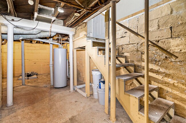 Building Photo - 805 Miner St