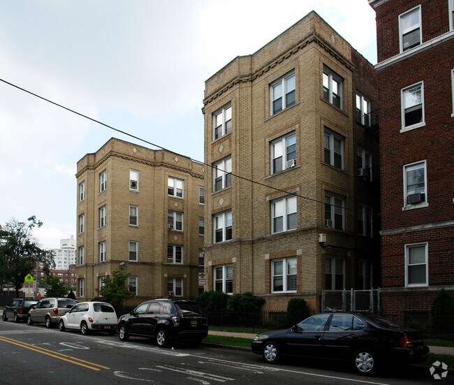 383389 Clifton Ave 383389 Clifton Ave Newark NJ 07104 Apartment