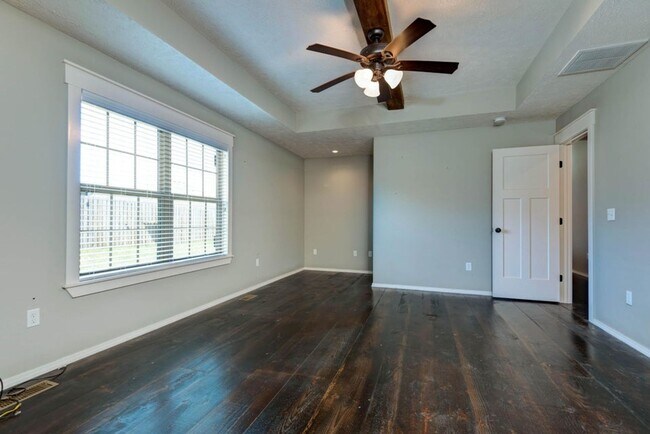 Building Photo - Republic Schools - Gorgeous 3 Bed 2 Bath 3 Car Garage For Rent!