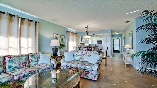 Living/dining - 6400 Flotilla Dr