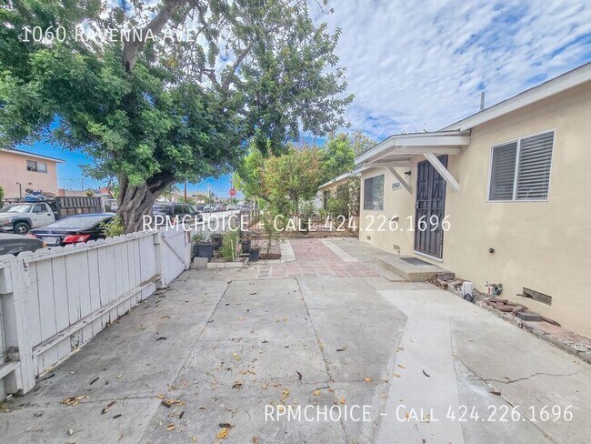 Building Photo - 1060 N Ravenna Ave