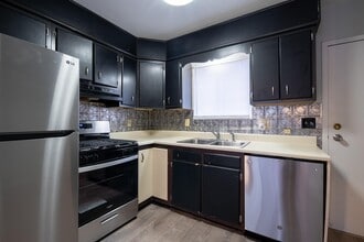 Building Photo - 69 Ives Ct