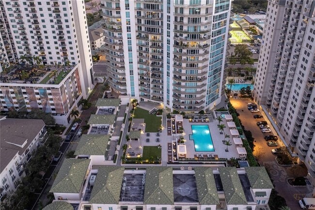 Building Photo - 450 Knights Run Ave