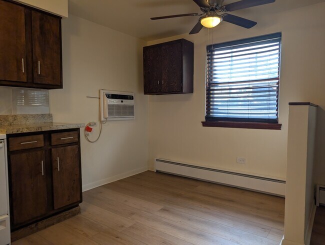 Building Photo - 4343 W 63rd St