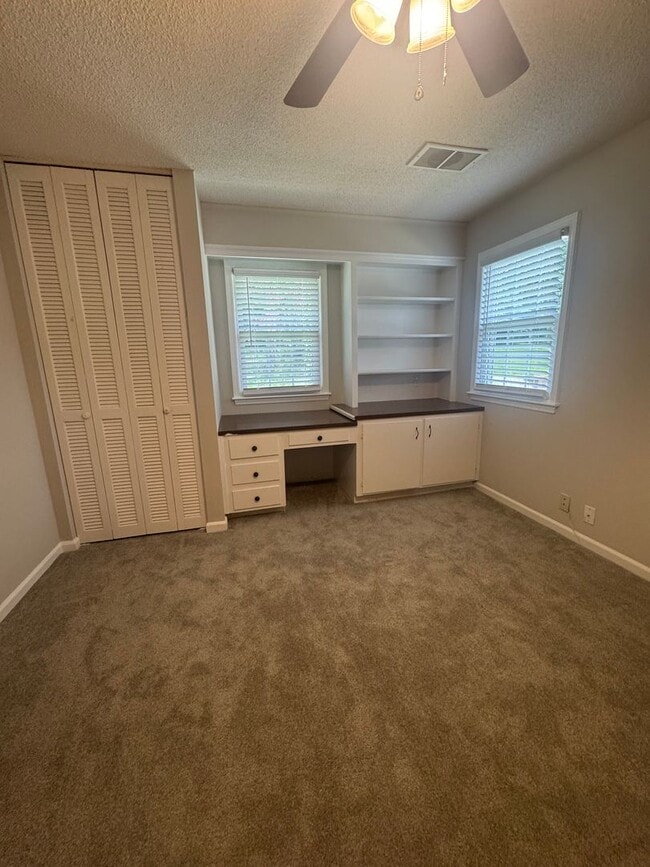 Building Photo - Available NOW in Hammond Hills!!!