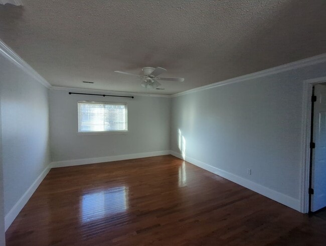 Building Photo - 513 Woodcroft Dr