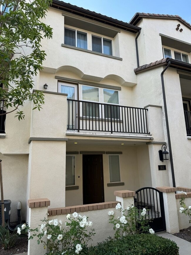 Building Photo - 15330 Jasmine Ln