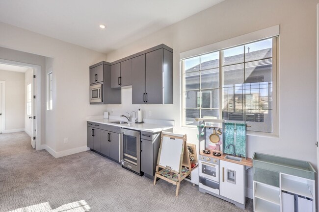 Building Photo - Exquisite 6-bed/ 6-bath residence nestled within the prestigious, guard-gated community of Revere...