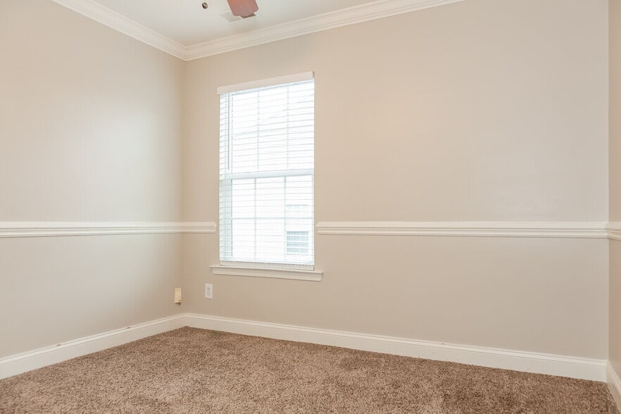 Building Photo - 11007 Holm Oak Pl