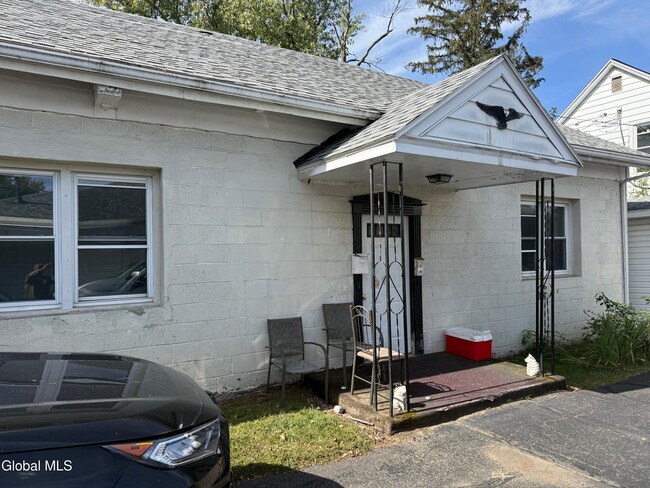 Primary Photo - 565 4th Ave