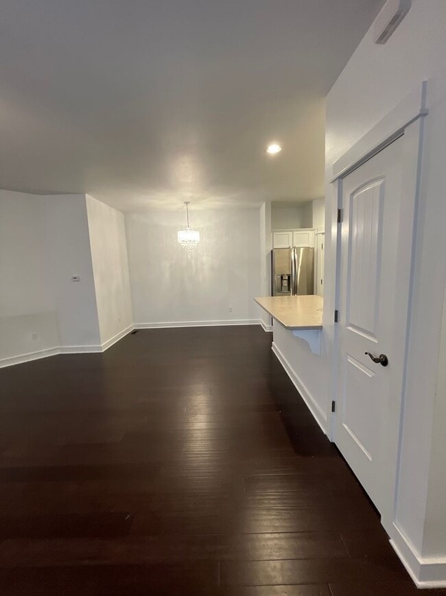 Building Photo - 1039 NE Watt Way