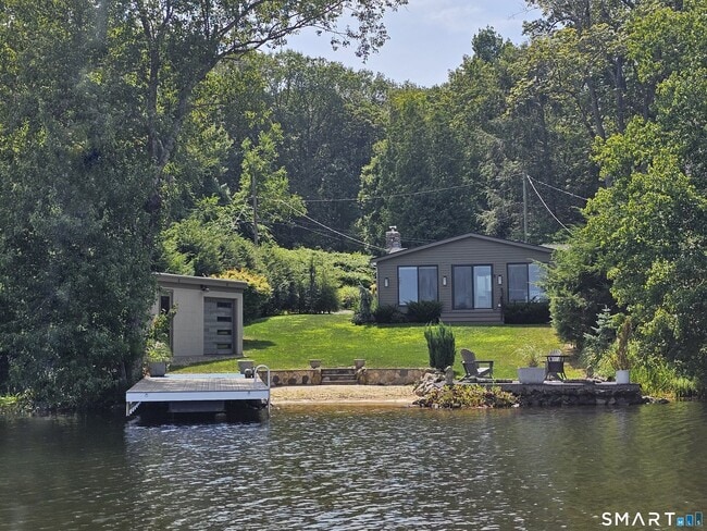 Building Photo - 112 W Lake Rd