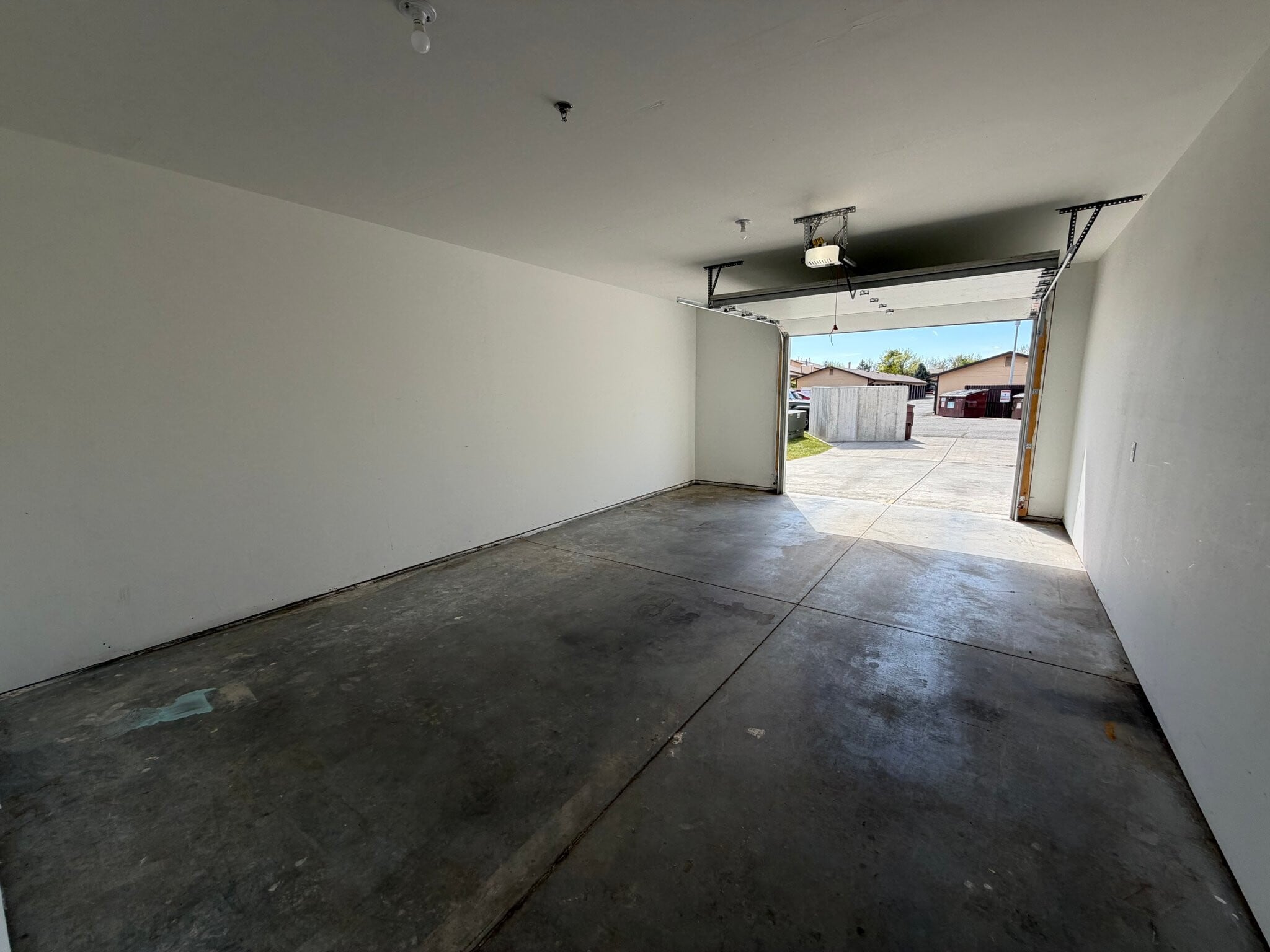 Building Photo - 3250 Rosebud Dr