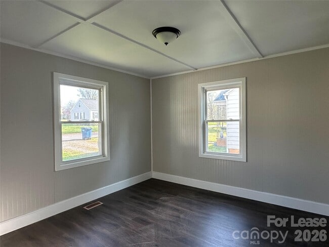 Building Photo - 331 W Bingham St