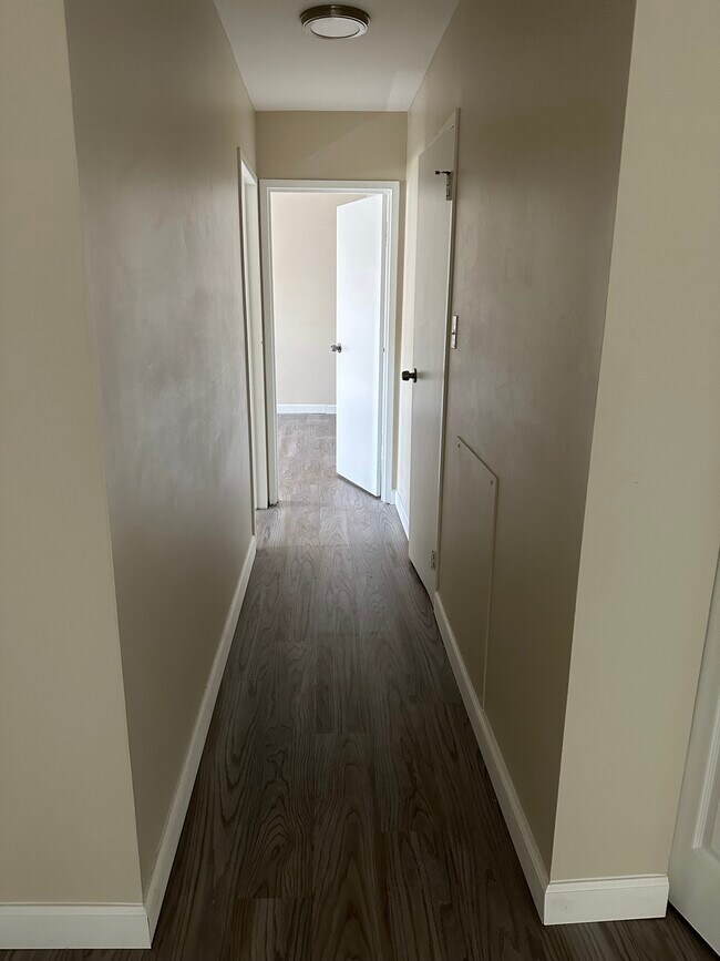 Building Photo - 1000 Chestnut St