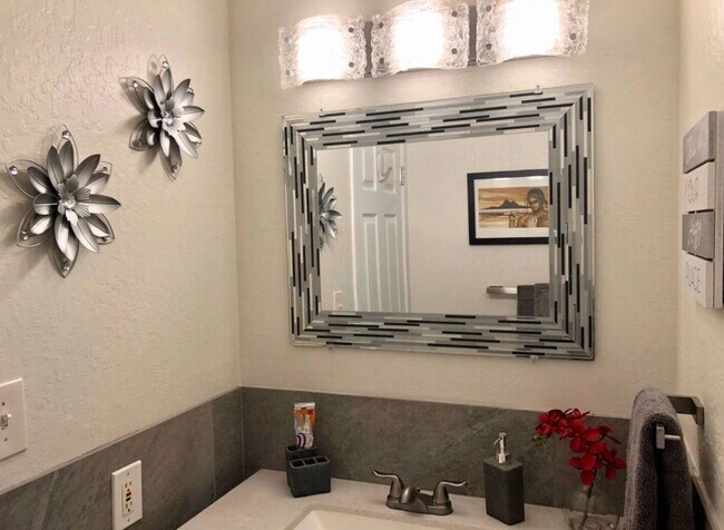 Building Photo - Spacious 2BR/2BA Condo with Garden View – Steps from the Ocean