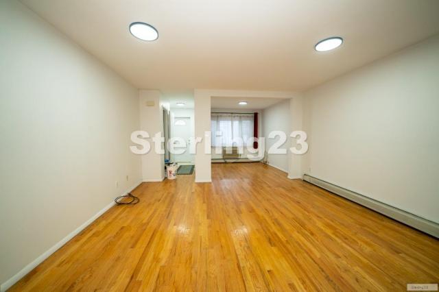 Building Photo - 2 bedroom in ASTORIA NY 11105