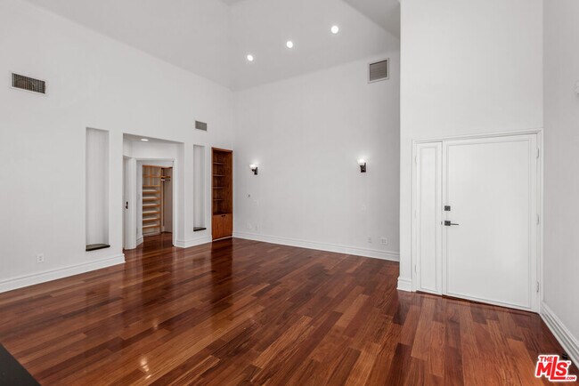 Building Photo - 7940 Vulcan Dr