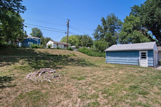 Building Photo - 2701 S Norton Ave