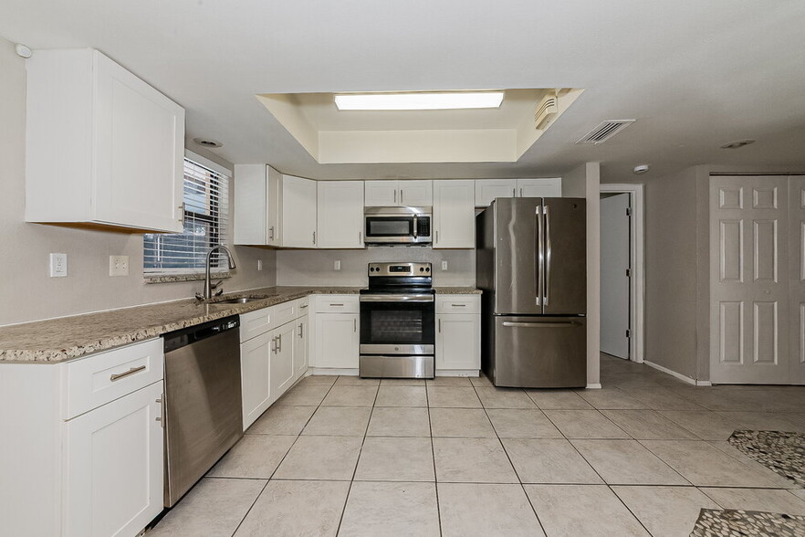Building Photo - 4277 Lancaster Dr