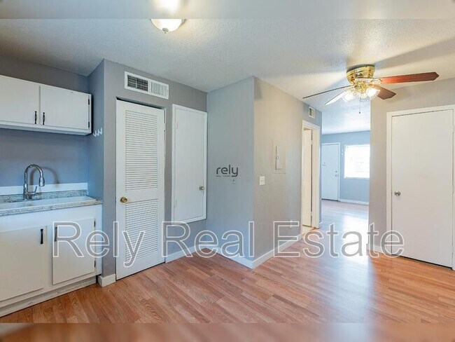 Building Photo - 12740 W Amy Dr