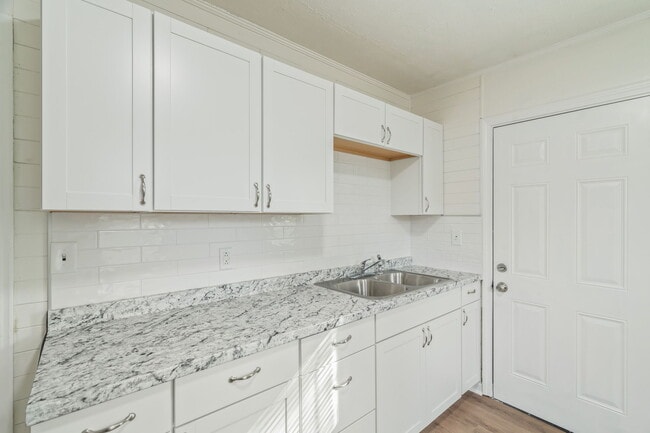 Building Photo - 2324 Greenfield Ln