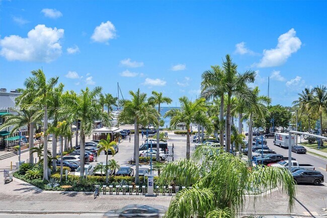 Building Photo - 2575 S Bayshore Dr