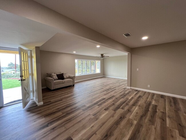 Building Photo - 295 Camino Del Cerro Grande