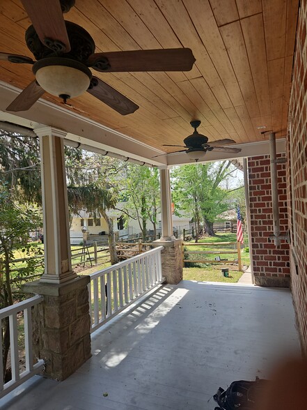 Primary Photo - 226 N Ridge Ave