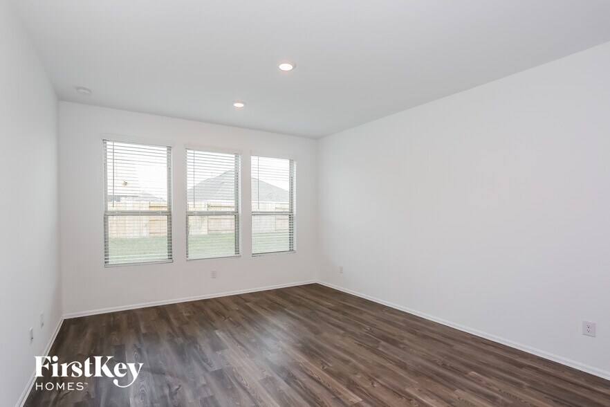 Building Photo - 9011 Willow Rdg Ct