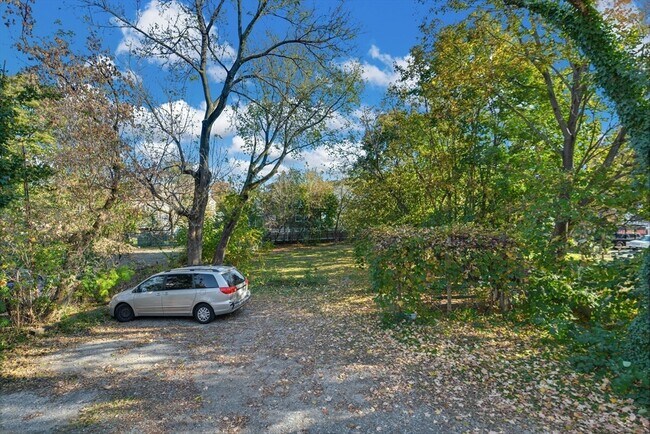 Building Photo - 10 Middle St