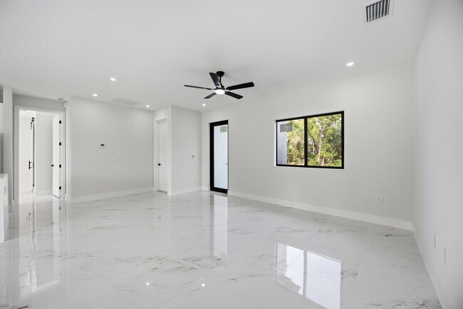 Building Photo - 1299 Barton Ave