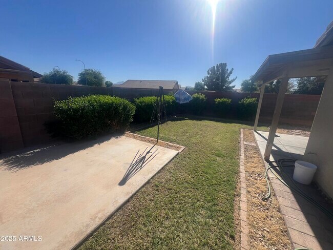 Building Photo - 10833 W Elm Ln
