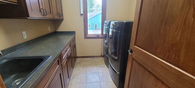 Building Photo - Beautiful 4 Bedroom Home Off of Lake Irving