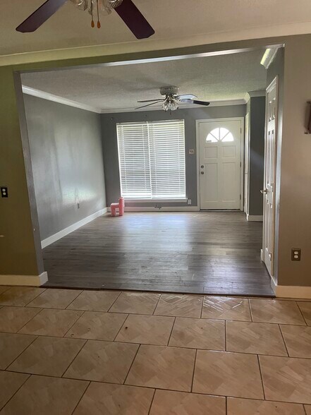 Building Photo - 1076 Elysian Dr