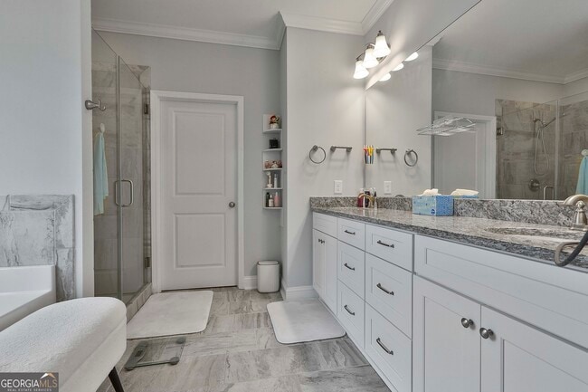 Building Photo - 405 Lakeview Way