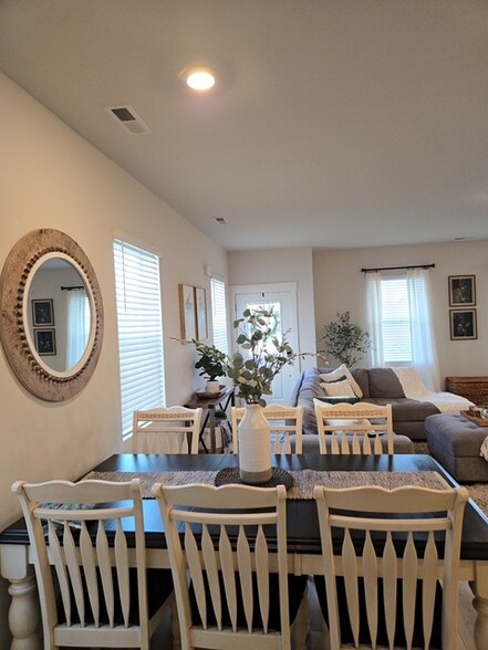 Building Photo - 2620 Comanche Ct