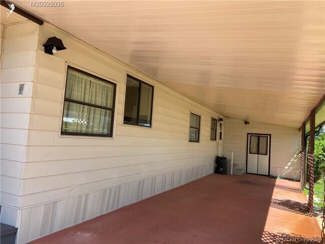 Building Photo - 7777 SE Continental Dr