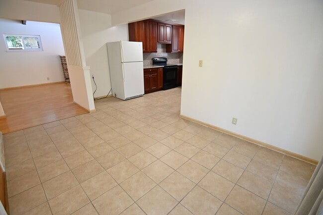 Building Photo - Central Santa Clara Location, 3/2 with AC