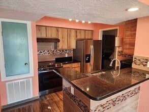 Building Photo - 3919 Fairmont Pkwy