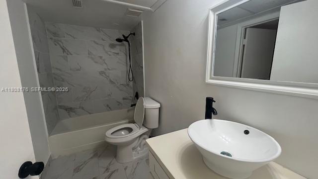 Building Photo - 2881 N Oakland Forest Dr