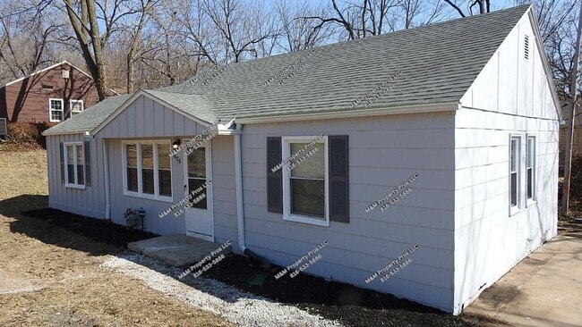 Building Photo - 1625 Holt Ln