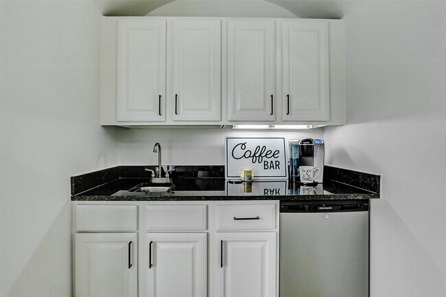 Building Photo - 5 Versante Ct