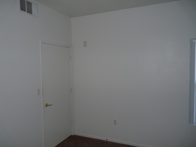 Building Photo - SOUTHWEST 2 BEDROOM, 2 BATH CONDO IN GATED...