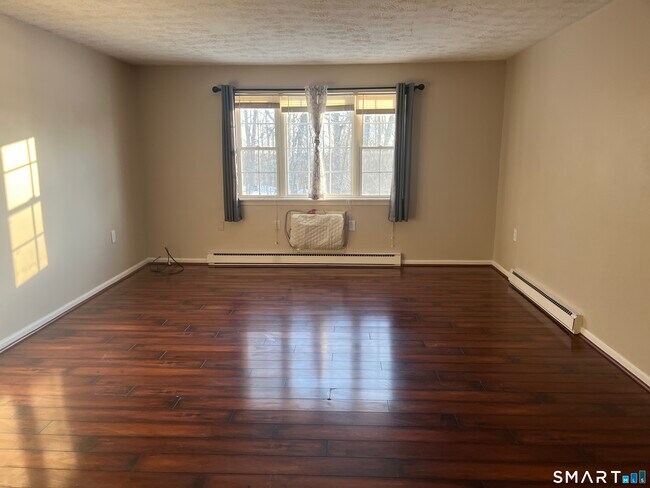 Building Photo - 105 Horse Pond Rd