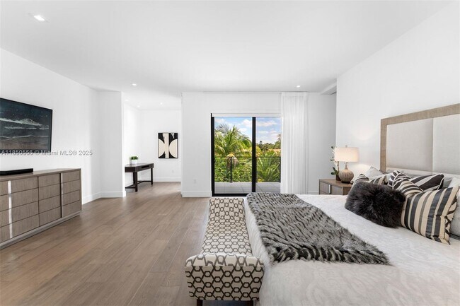 Building Photo - 16703 Botaniko Dr S