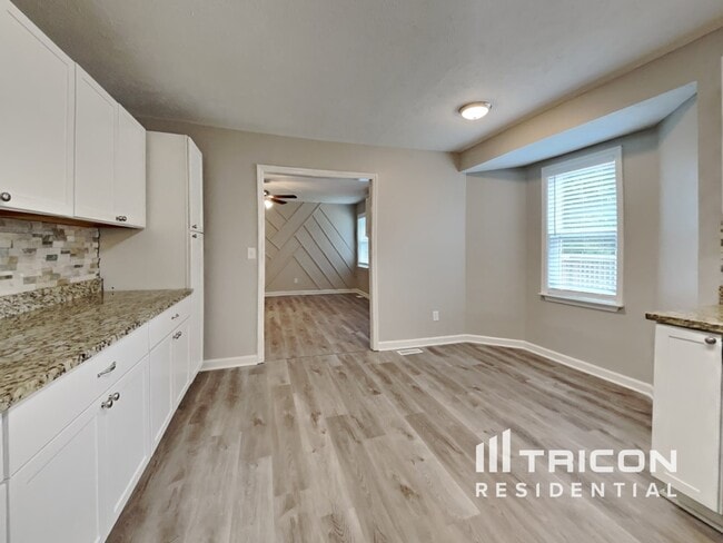 Building Photo - 5099 Marvin Dr