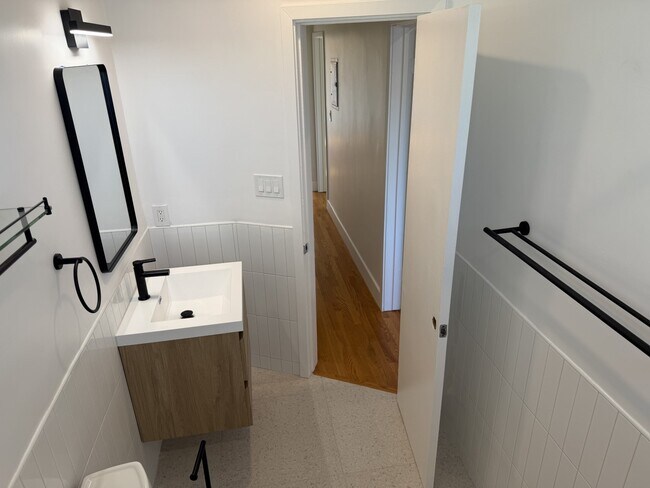 Building Photo - 4443 Clayton Ave