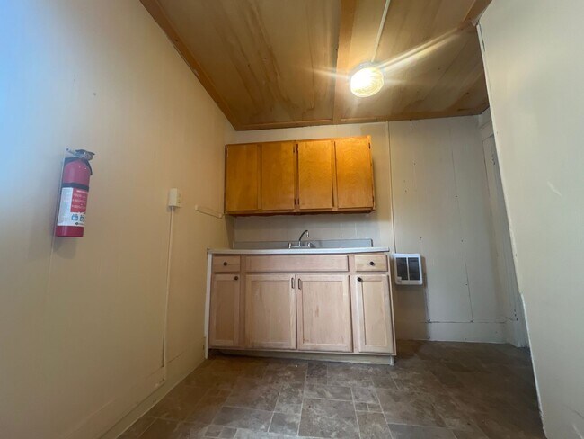 Building Photo - 753/ 755/ 755.5 Garrison Ave